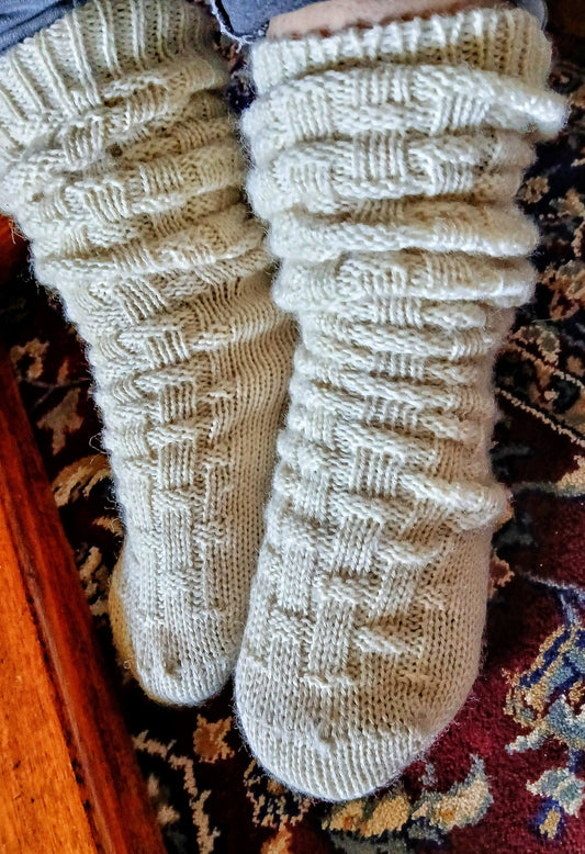 DONEGAL SOCKS Mid Calf Pure and soft Irish Traditional Wool Colour Cream Size 4-7