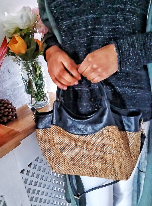 Thaiti - Premium Raffia A Beautiful Handmade Cute Ladies Sustainable Raffia Tote Bag - Coffee Brown Handle