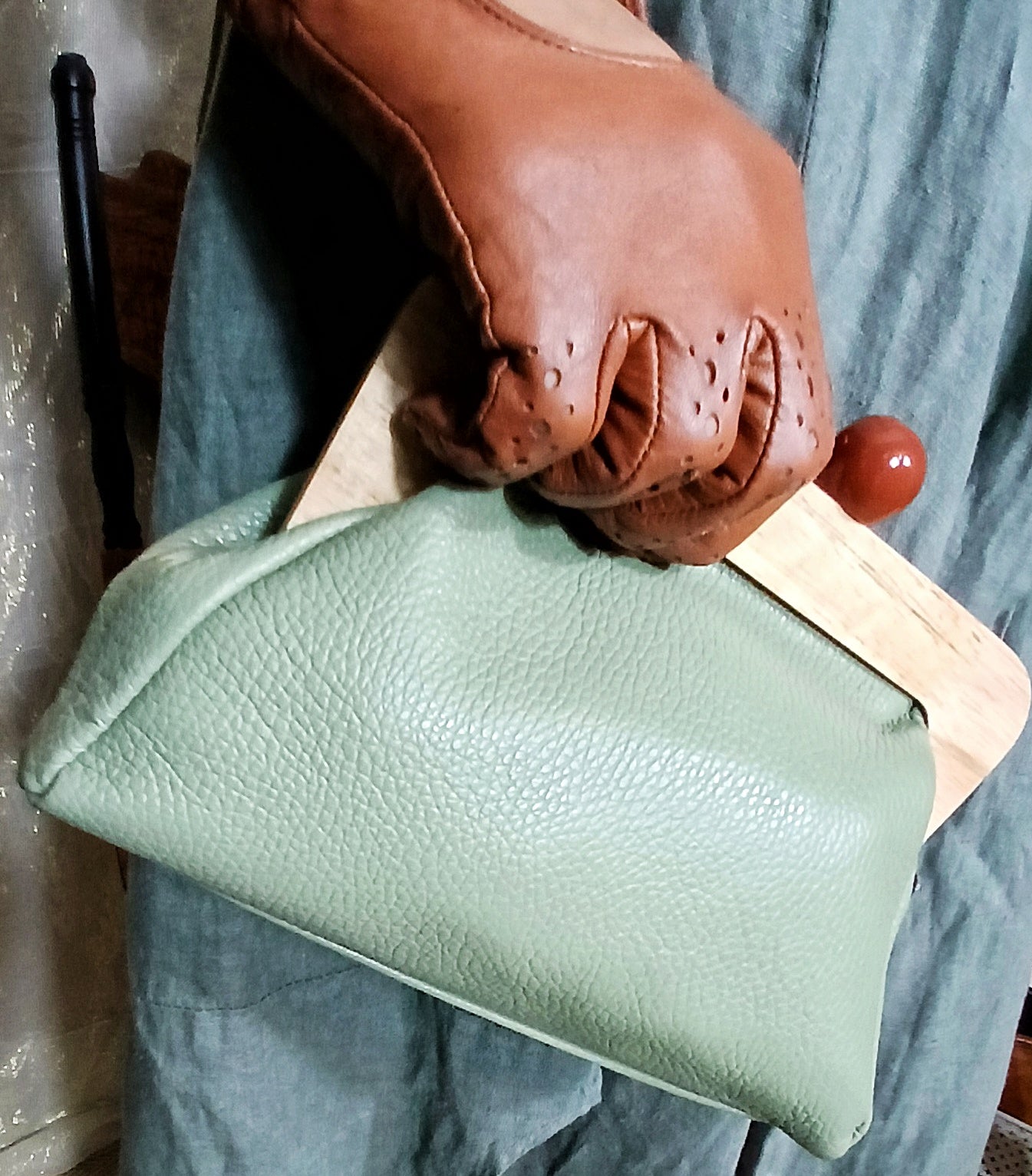 CHENSON & GORETT Women's Green  Italian Leather Bag with Click Closure in Wood