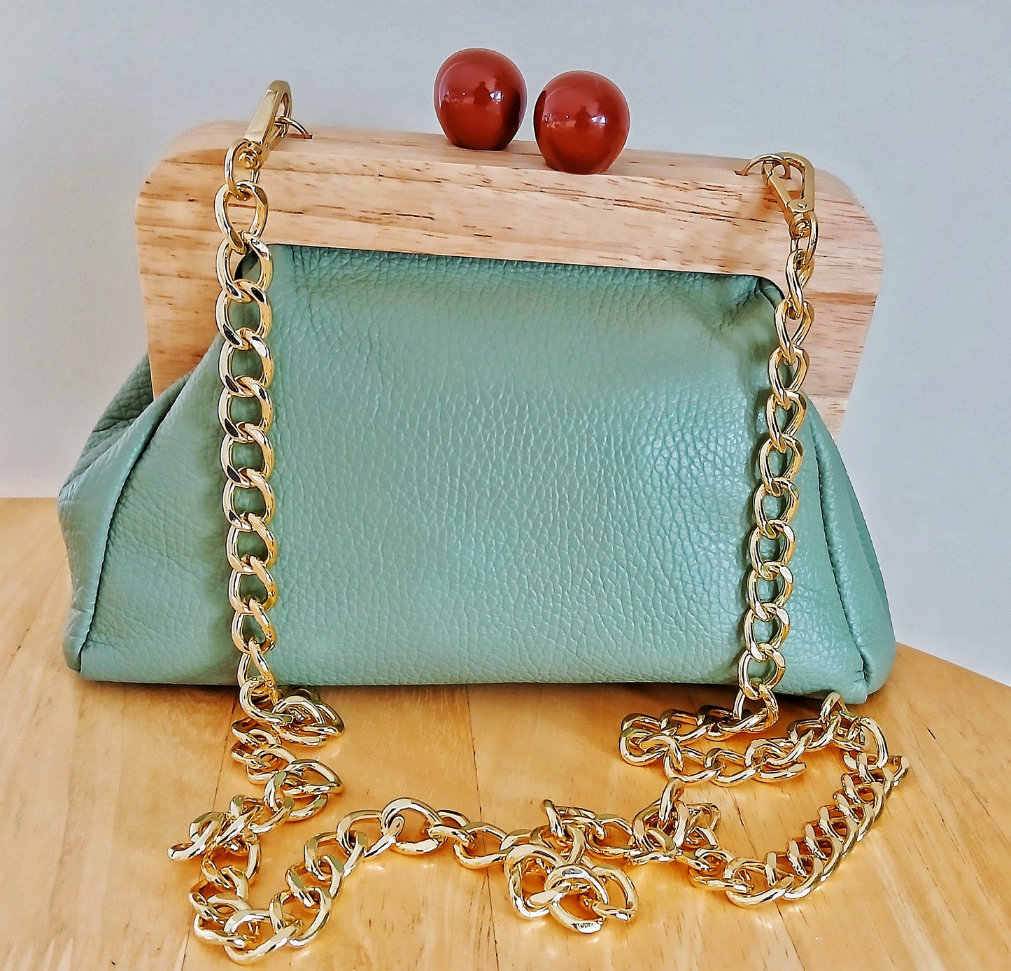CHENSON & GORETT Women's Green  Italian Leather Bag with Click Closure in Wood