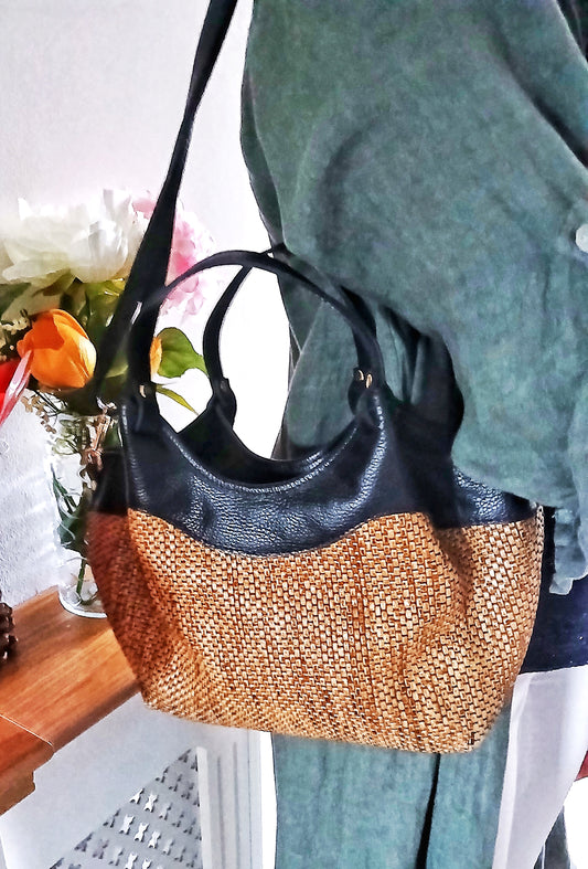 Thaiti - Premium Raffia A Beautiful Handmade Cute Ladies Sustainable Raffia Tote Bag - Coffee Brown Handle