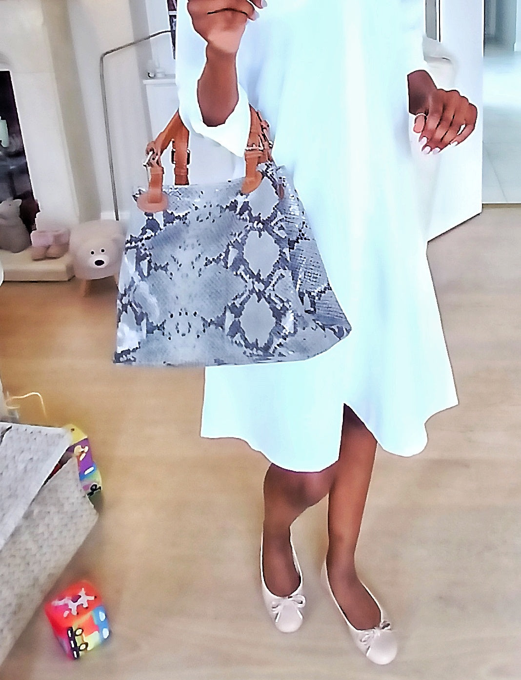 Godeberta Beautiful Women's Tote Bag. 100% Real Italian Genuine Leather. Python Skin Style Black & Grey Bag. Tan Straps