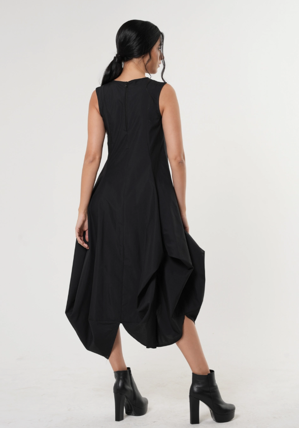 A Metamorphosa  Stylish Sleeveless Black Dress with Draping