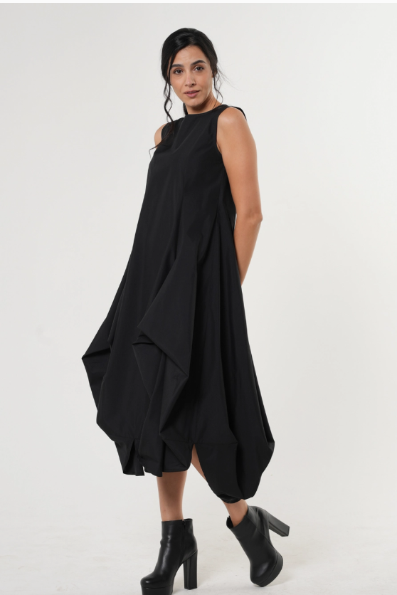 A Metamorphosa  Stylish Sleeveless Black Dress with Draping